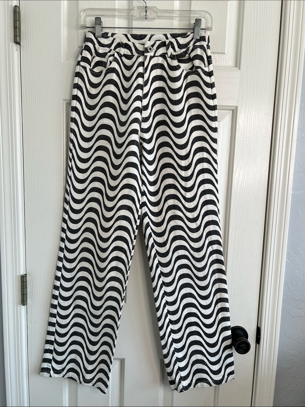 Alter’d State black & white wavy wide leg jeans size small